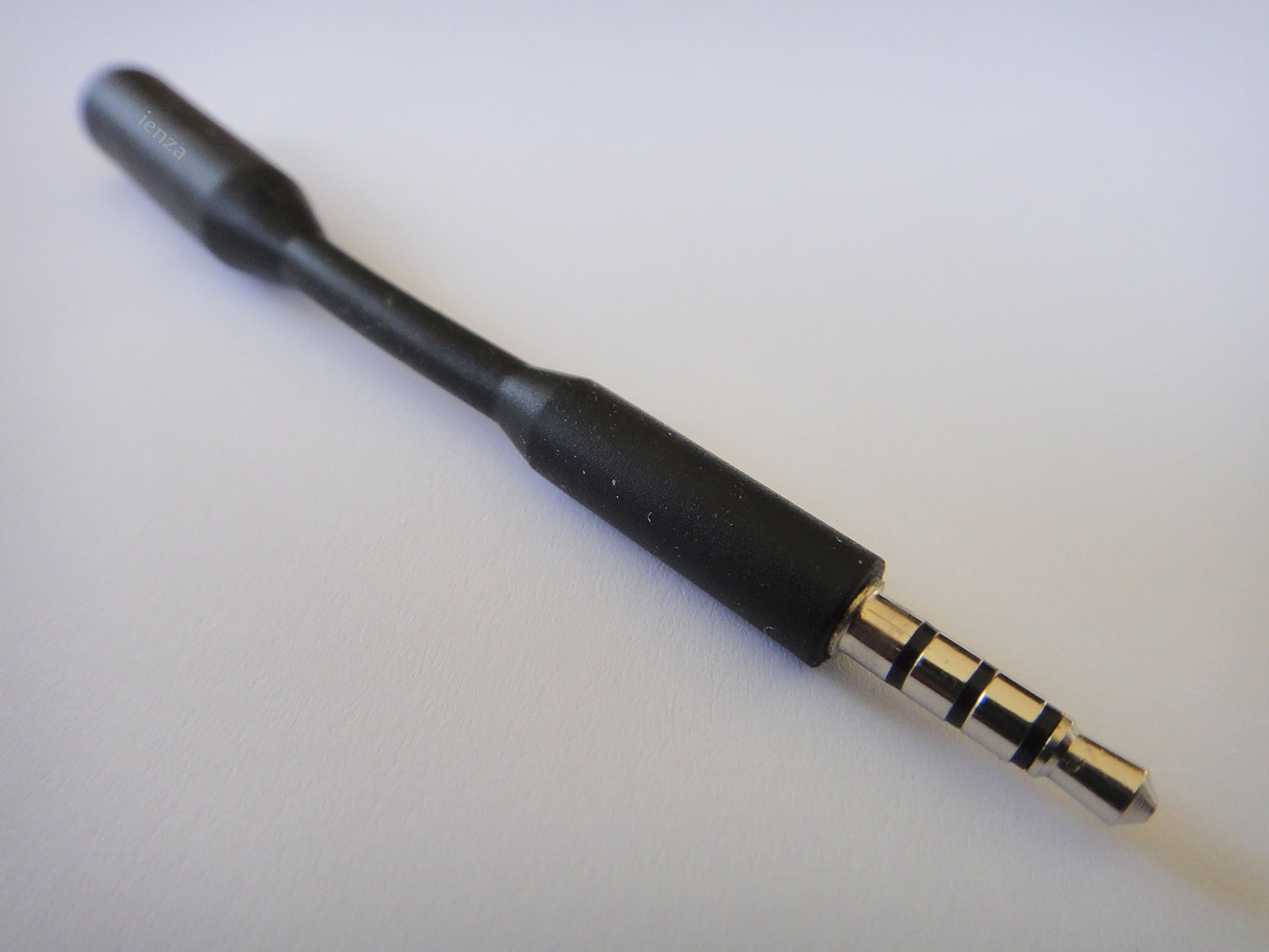 ienzaSlim Ultra-Compact Mini-jack Headset Audio Jack 3.5-inch Extender; Headphone Adapter for Battery Charger Case, Power Case, Juice Pack for Latest iPhone and Android Smartphones and Tablets; 4-Pole 3.5mm Male to 3.5mm Female Extension Cable